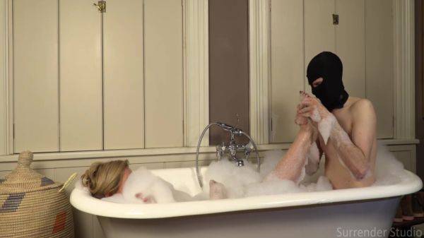 Bath Time Pampering For Lady Dalia With A Golden Ending For 13 Min - hclips.com on freevids.org