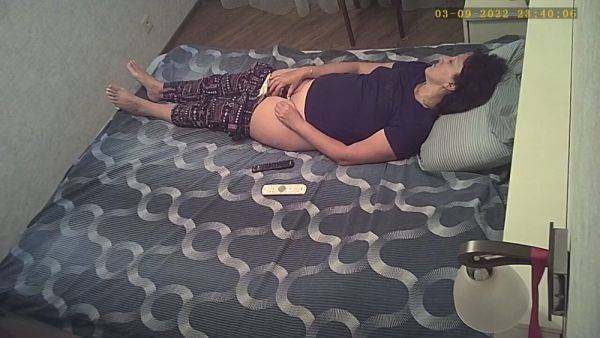 Slightly lowered her panties and jerks off her pussy without knowing about the hidden camera - hclips.com on freevids.org