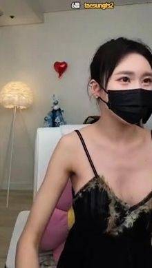 Japanese lesbian dildo toy each other - drtuber.com on freevids.org