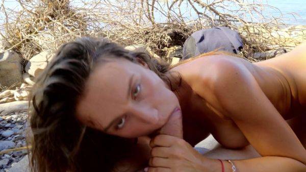 Amateur gives boyfriend the best head while nude and excited to fuck a little - xbabe.com on freevids.org