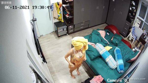 Hackers use the camera to remote monitoring of a lover's home life.588 - txxx.com on freevids.org