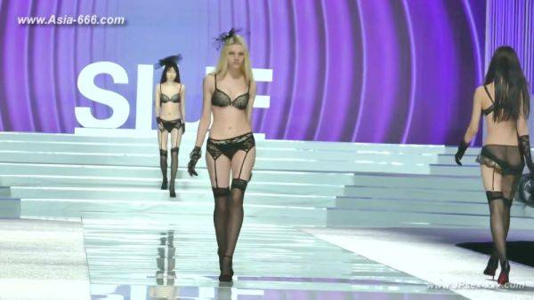 Chinese model in sexy lingerie show.18 - txxx.com on freevids.org