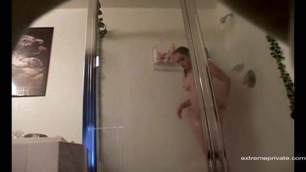 My Showering Sister 19 Is Totally Unaware Of The Hidden - hotmovs.com on freevids.org