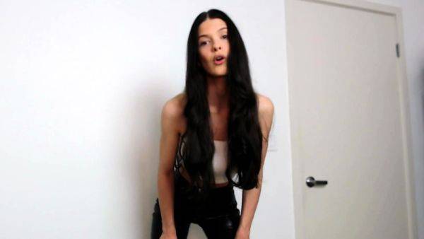 XoXoLexii – Spoiled body - drtuber.com on freevids.org