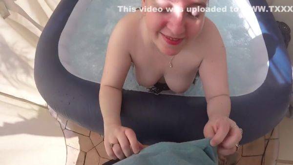 French Maid Blowjob With Cum In Mouth In Hot Tub - hotmovs.com - France on freevids.org