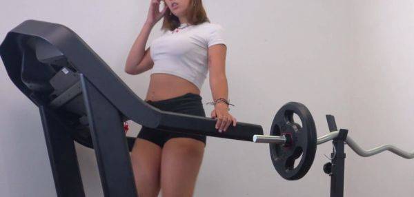 DOUBLE PENETRATION IN THE GYM, I work out and then I take two cocks - inxxx.com - Italy on freevids.org