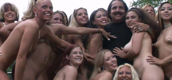 Ron Jeremy And A Bunch Of Girls - inxxx.com on freevids.org