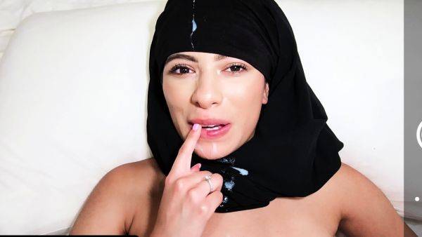 What a Hijab Can t Hide by Hijab Hookup - drtuber.com on freevids.org