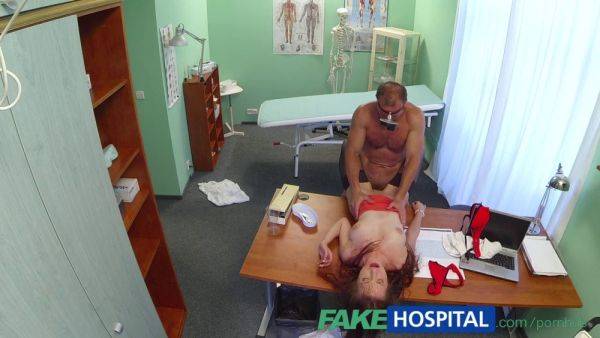 Chelsie Sun gets her pussy filled with hot cream while being an examined patient at FakeHospital - sexu.com - Czech Republic on freevids.org