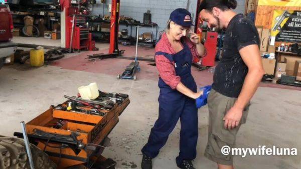 Mature mechanic lady prefers hot anal sex instead of paying for work. - anysex.com on freevids.org