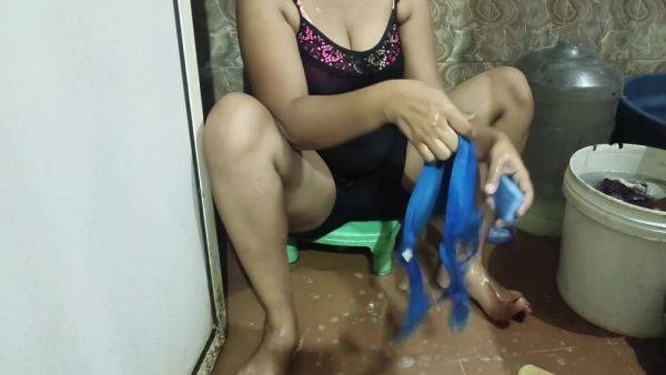 Desi Ladaki Kapade Dhote Dhote Apane Yaar Se Chut Chudai Ki - desi-porntube.com - India on freevids.org