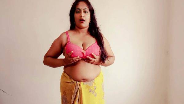 Horny Indian In Arya Masturabating Her Self - hclips.com - India on freevids.org