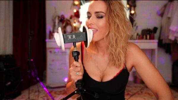 Amateur Webcam Chick Masturbates On Webcam More at - drtuber.com on freevids.org