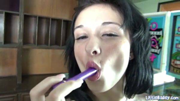 Little Bailey Masturbate and Fingering Pussy - hotmovs.com on freevids.org