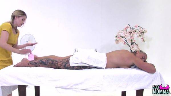Anna Offers Milf Kirsty A Massage - hotmovs.com on freevids.org