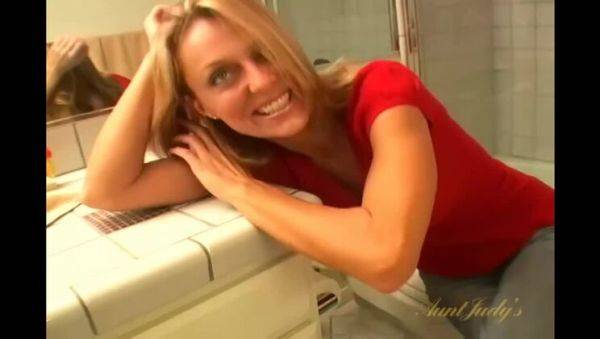 Brenda's Bathroom Masturbation Shower - xxxfiles.com on freevids.org