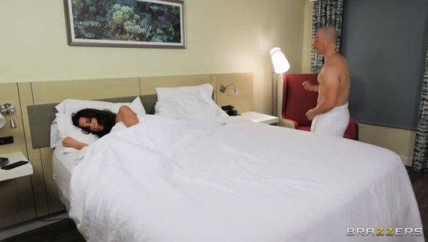 Stepmom Overnight: Zac Wild & Shay Sights with Big Tits & Facial - 17.12.2021 - porntry.com on freevids.org