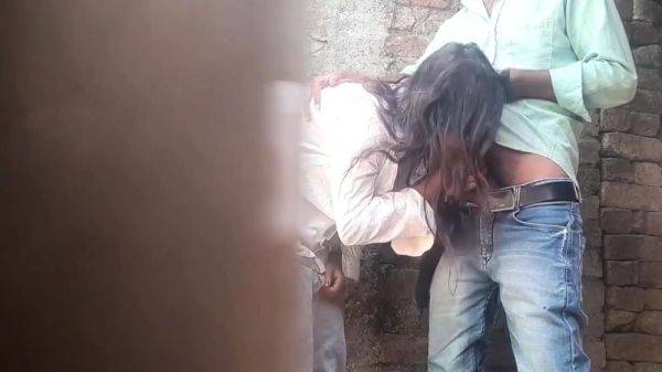 Desi stepdaughter caught with neighbor in backyard - drtuber.com - India on freevids.org