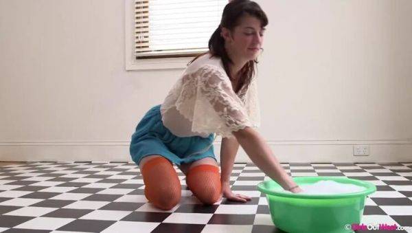 Pepita's Floor Cleaning: A Solo Amateur Experience - porntry.com on freevids.org