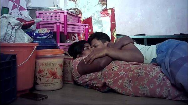 Indian Hot Wife Kissing Ass Bb - hclips.com - India on freevids.org