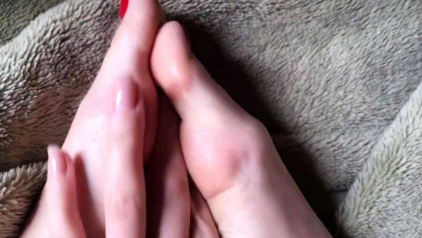 Amateur porn Gives Us Some Foot Fetish Aurora - drtuber.com on freevids.org