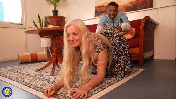 Mature Busty GILF meets a BBC for a blowjob and sex on the couch - anysex.com on freevids.org