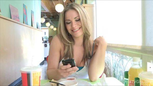 Fisting Fun: Carolyn's Solo Session - xxxfiles.com on freevids.org