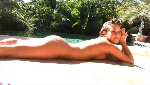 Voyeur Session: Solo Female Nudist - Kennedy - xxxfiles.com on freevids.org