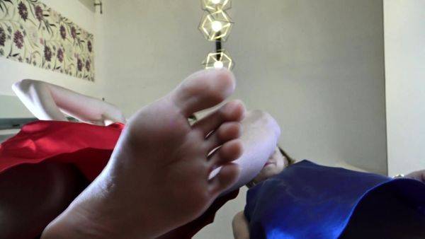 Double blond teen spitting and stomping - drtuber.com on freevids.org