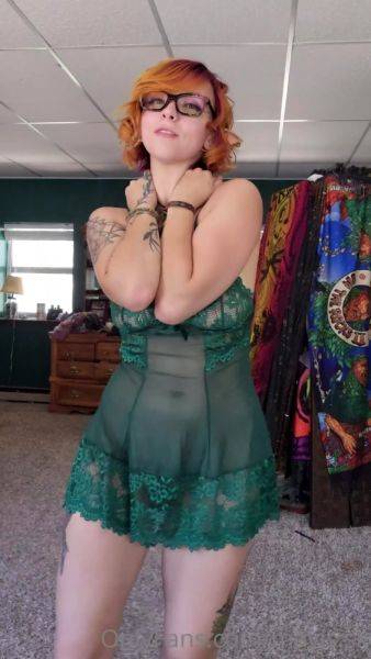 Amateur redhead masturbates then gives a blowjob - drtuber.com on freevids.org