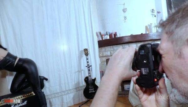 Fuck machine and anal sex for the beautiful tattooed French Alicia Dark - PissVids - hotmovs.com - France on freevids.org