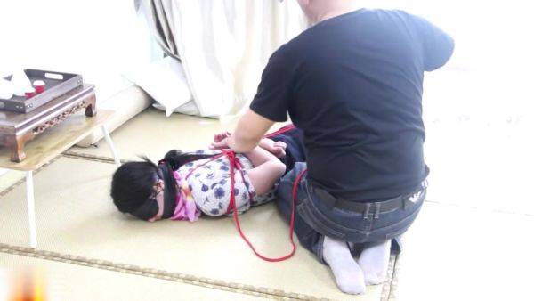 Flight Attendant Tied Up - hclips.com on freevids.org