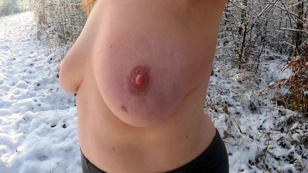 Topless Titslapping While Hiking Trough The Snow - videomanysex.com on freevids.org