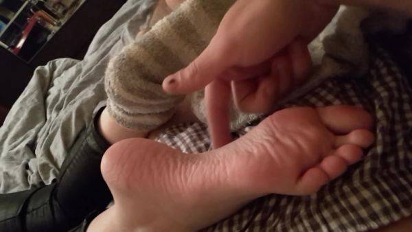 He Adores Her Feet As You Will See Here - hclips.com on freevids.org