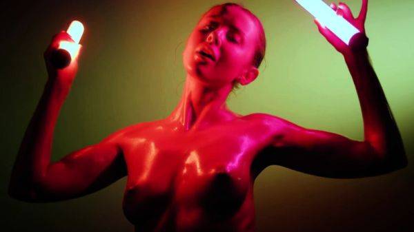 Justice in the light cast - drtuber.com on freevids.org