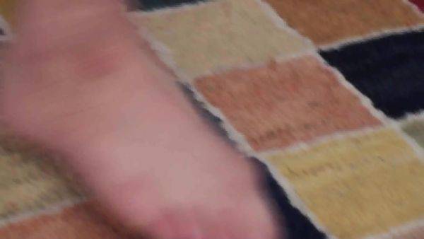 Crushing dildo with feet by Foot Girls - hotmovs.com on freevids.org