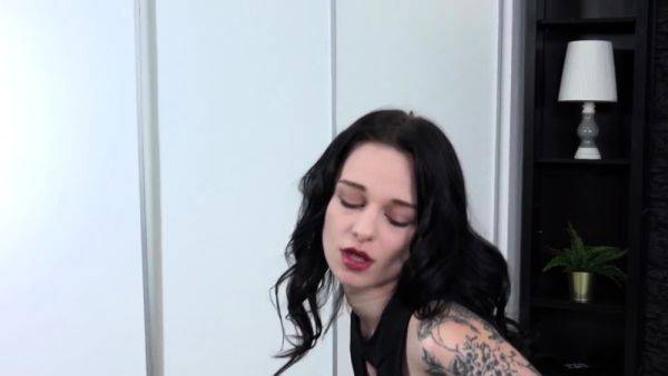 Tattooed Debra Dee Spreads Her Pussy Lips To Toy Herself - drtuber.com - Czech Republic on freevids.org