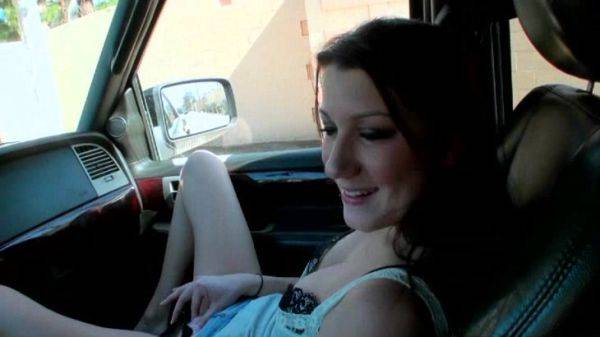 Slender Madison fuck in the car - hellporno.com on freevids.org