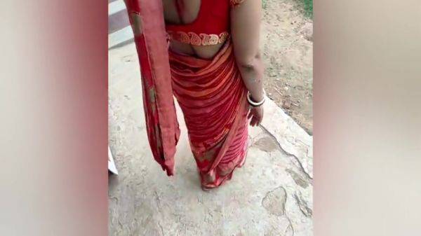 Devar Bhabhi - Village Wife Showing Outdoor - desi-porntube.com - India on freevids.org