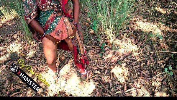 Indian Desi Sex In Jungle Fuck Hindi Audio With Village Outdoor - desi-porntube.com - India on freevids.org