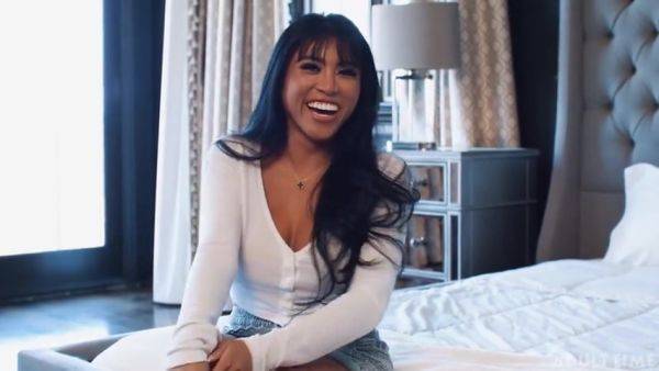 Ember Snow - Up Close With Ember Snow - videomanysex.com on freevids.org