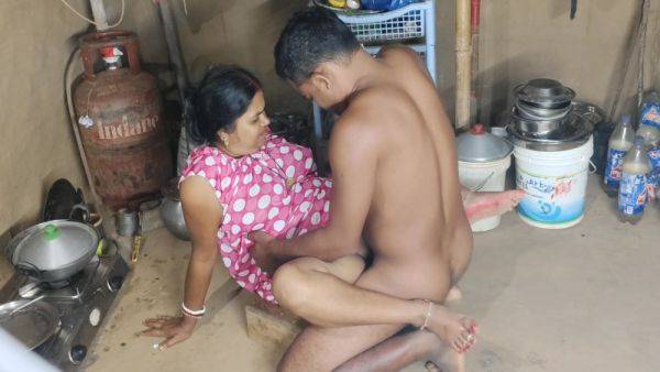 Hindi Sex And Devar Bhabhi - Stepsister In Law And Fucked In The Kitchen Indian Desi Girls Sax Video - desi-porntube.com - India on freevids.org