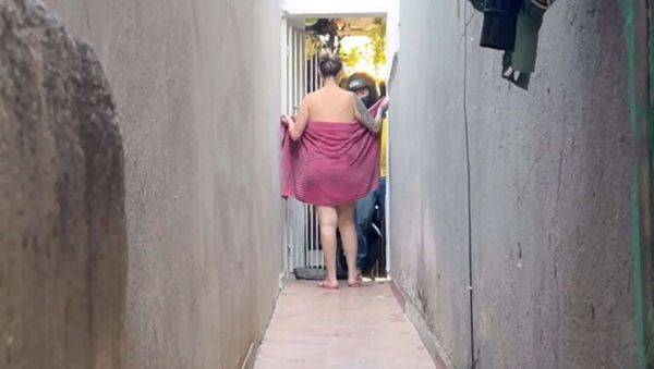 Hot Blonde Sucks Delivery Guy's Dick After Calling Him Inside - xxxfiles.com - Brazil on freevids.org