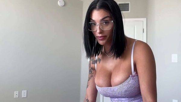 Hot Step Mom Gives Intense Hand Job - veryfreeporn.com on freevids.org