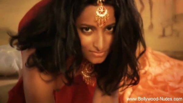 Feeling The Power Of Her Nudity - hotmovs.com on freevids.org