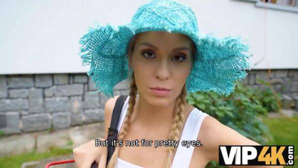 VIP4K. Lawn Mower Women - hotmovs.com - Czech Republic on freevids.org