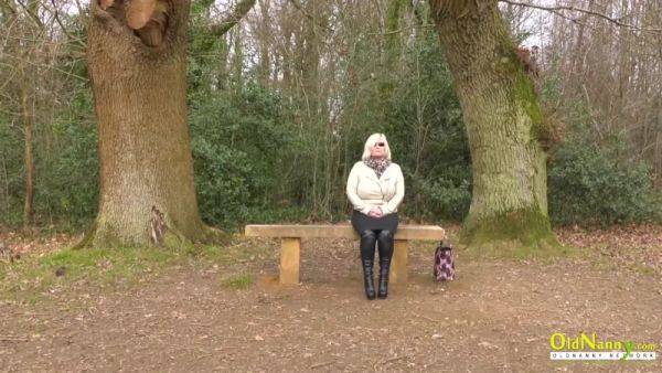 Sexy lesbian adventure outside begins - sunporno.com on freevids.org