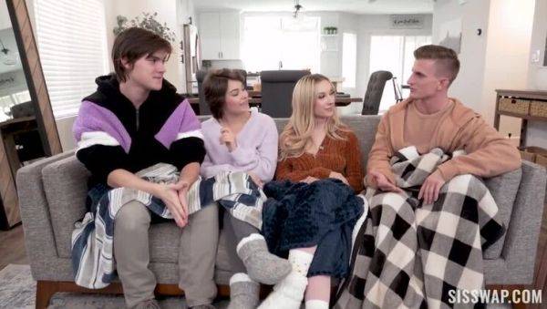 Getting Cozy with My Stepsister / 05.12.2021 - veryfreeporn.com on freevids.org