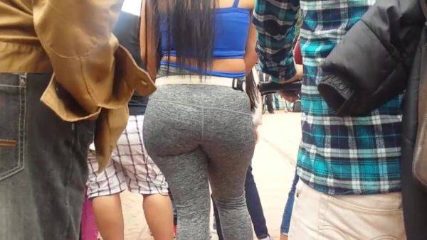 Big thick ass latina in grey leggins on street - voyeurhit.com on freevids.org