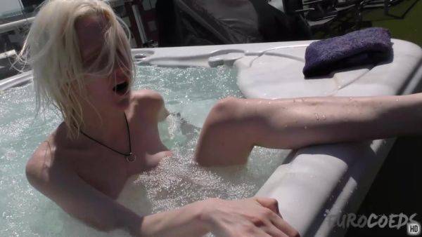 Blonde Ingrida Masturbating With A Dildo In The Jacuzzi - hotmovs.com on freevids.org